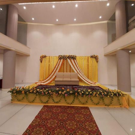 Acco Grand Hotel Lucknow Esterno foto