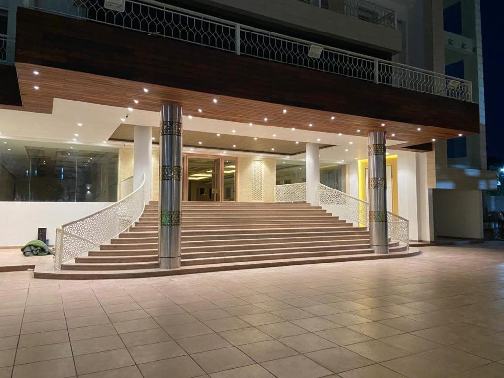 Acco Grand Hotel Lucknow Esterno foto