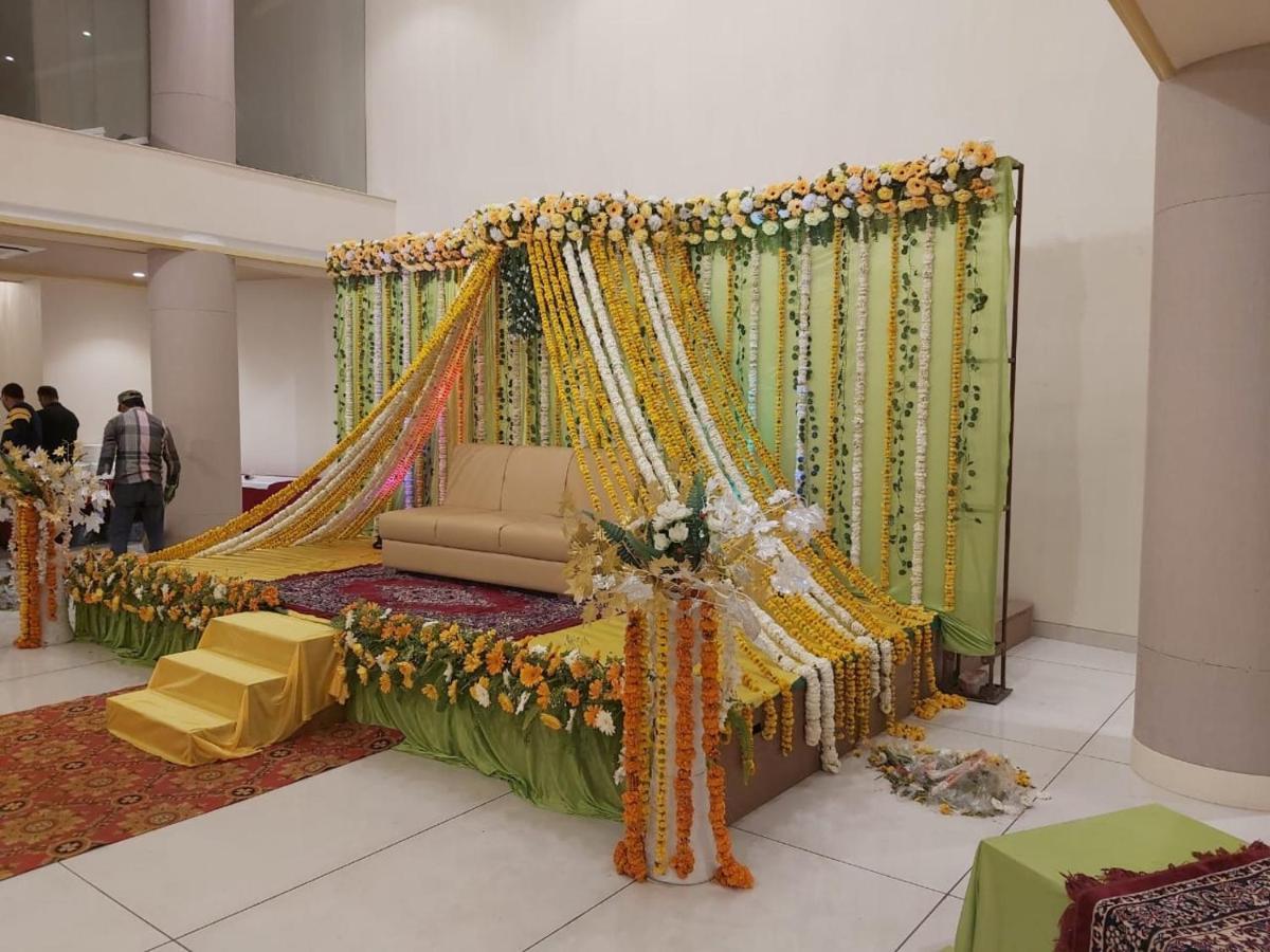 Acco Grand Hotel Lucknow Esterno foto