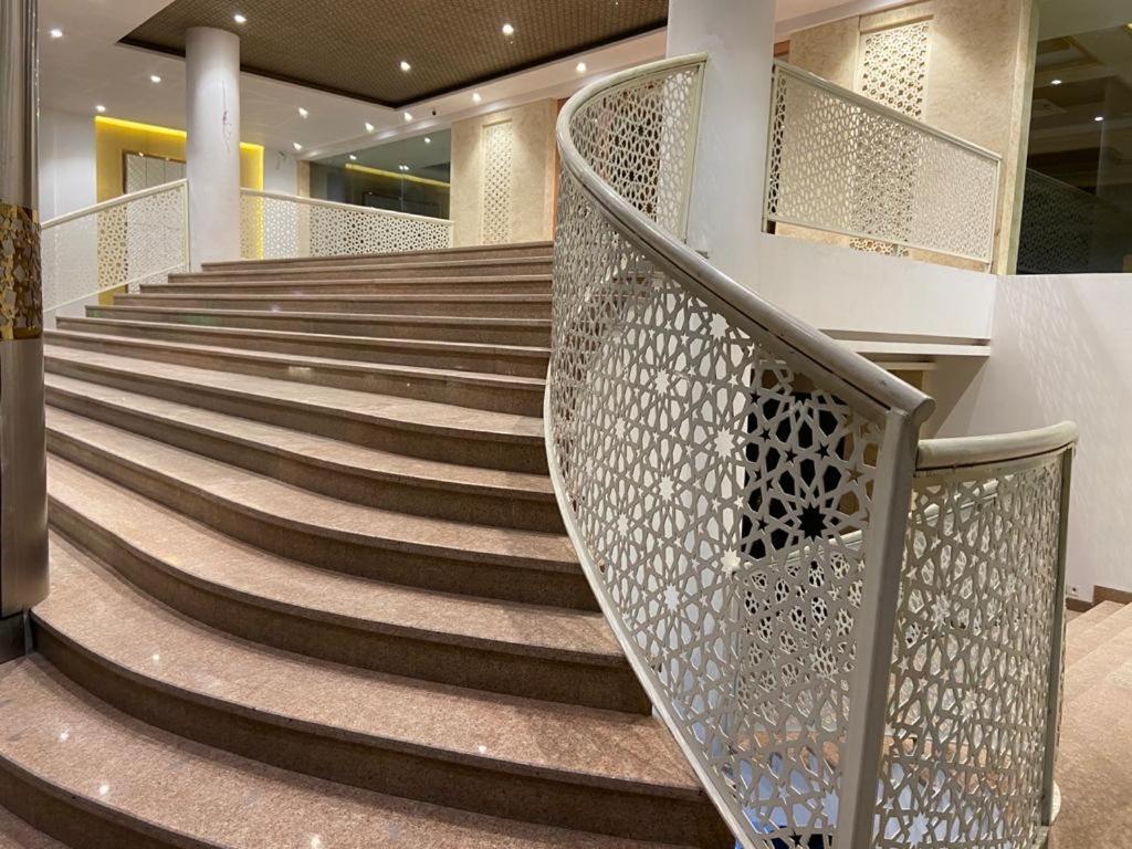 Acco Grand Hotel Lucknow Esterno foto