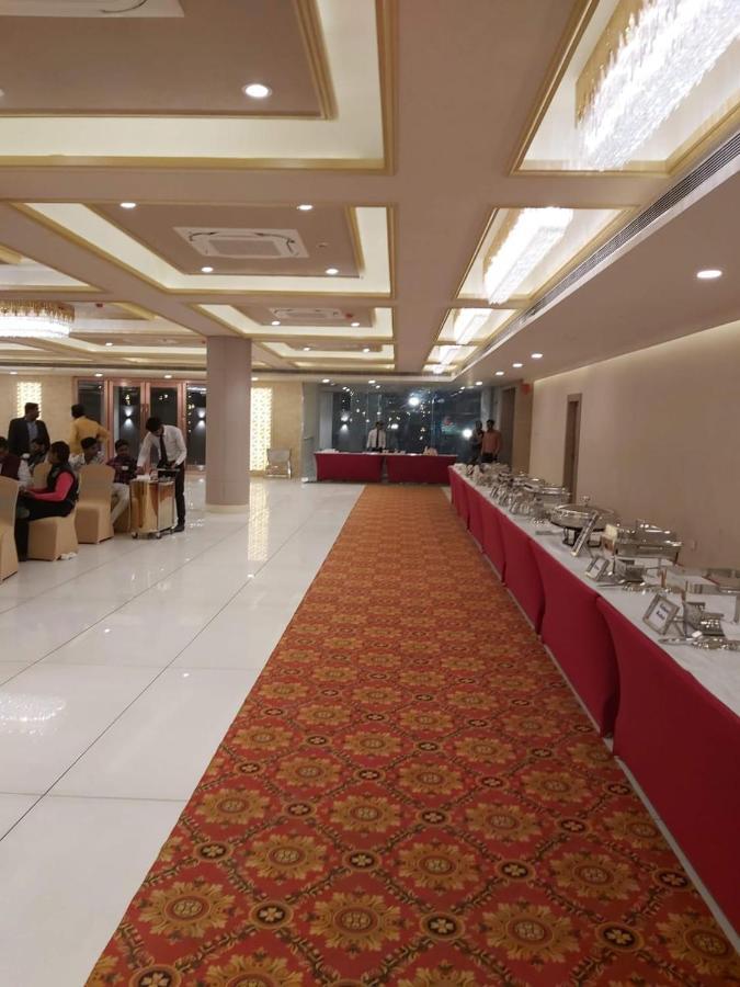 Acco Grand Hotel Lucknow Esterno foto