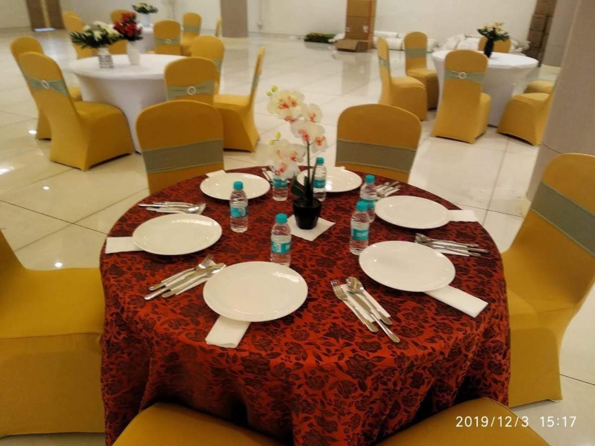 Acco Grand Hotel Lucknow Esterno foto
