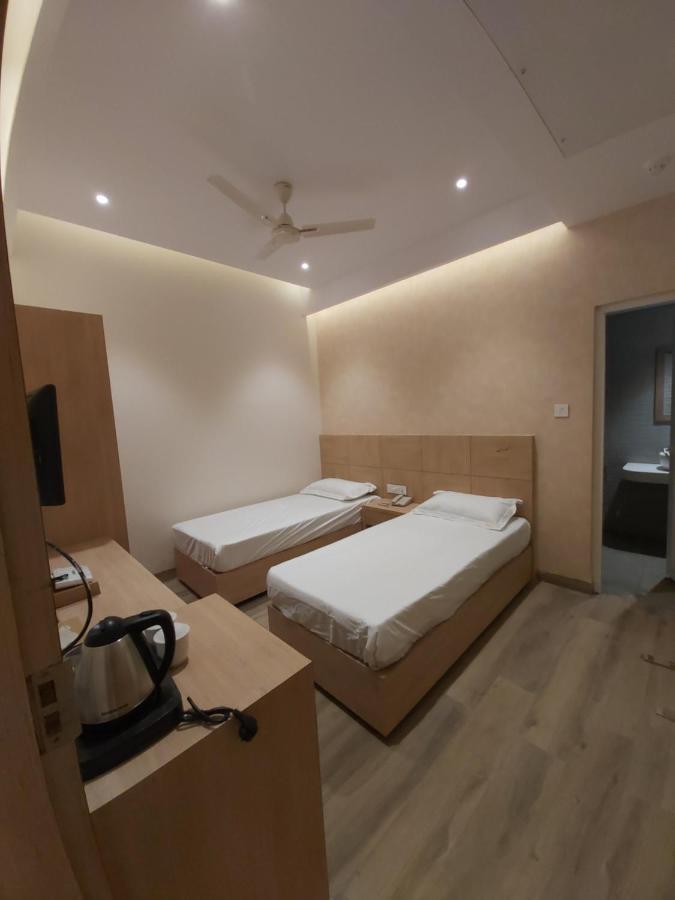 Acco Grand Hotel Lucknow Esterno foto